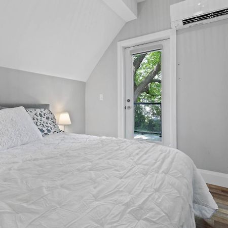 Entire 1 Bedroom Apartment Across From Google - Br5 Kitchener Esterno foto