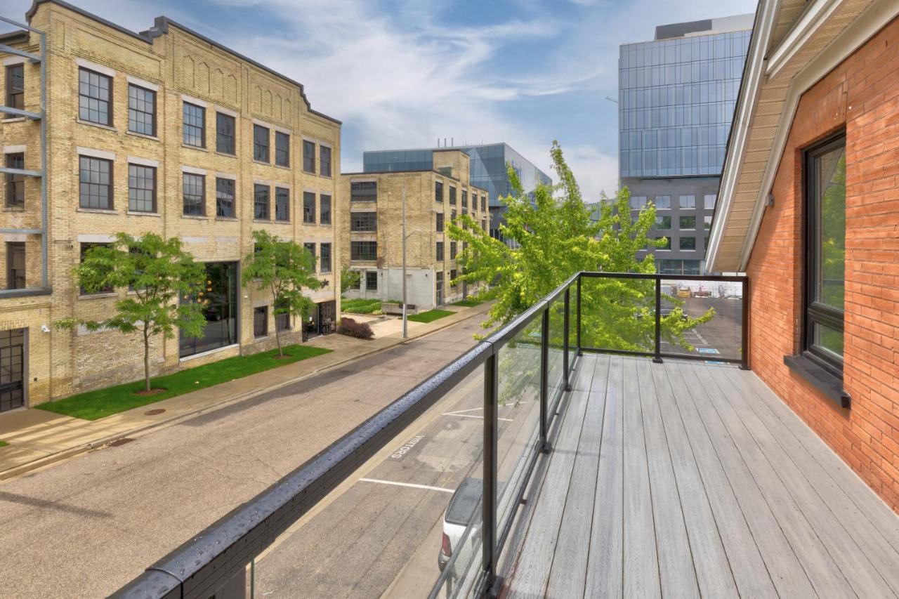 Entire 1 Bedroom Apartment Across From Google - Br5 Kitchener Esterno foto