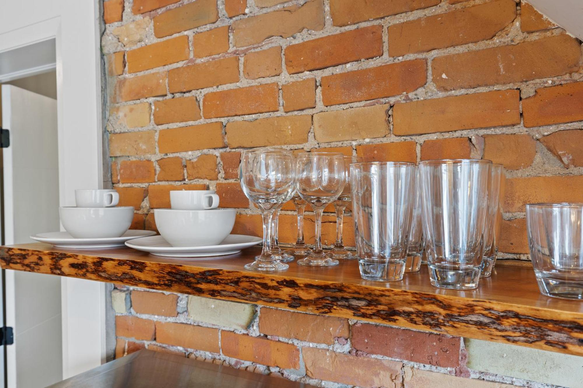 Entire 1 Bedroom Apartment Across From Google - Br5 Kitchener Esterno foto
