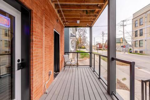 Entire 1 Bedroom Apartment Across From Google - Br5 Kitchener Esterno foto